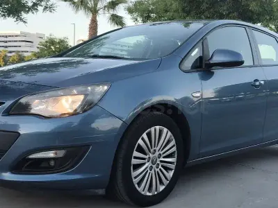 Używany Opel Astra Selective 110 KM (80 kW) 2015 Niebieski Sedan/Limuzyna