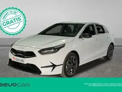 Usado Kia Ceed Style 100 CV (73 kW) 2024 Blanco Utilitario
