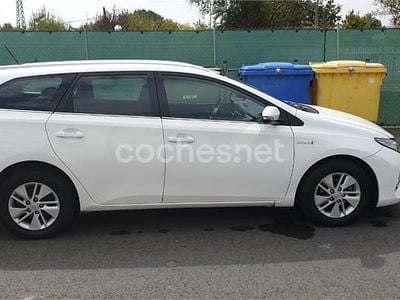 Toyota Auris Hybrid