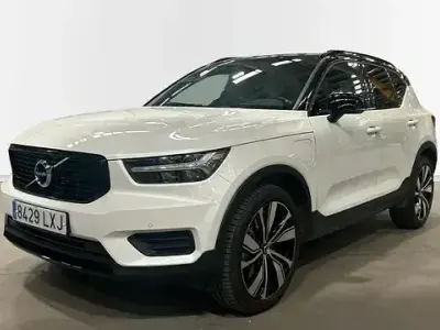 Käytetty Volvo XC40 Plus 211 HP (155 kW) 2022 Valkoinen Katumaasturi