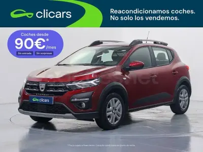 Usado Dacia Sandero Comfort 101 CV (74 kW) 2021 Rojo Berlina
