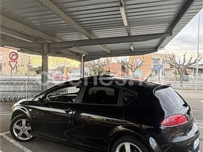 Usado Seat Leon Sport 140 CV (102 kW) 2007 Negro Utilitario