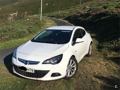 Blanco Usado 2013 Opel Astra GTC Sportive Berlina | 9900 € (Caro)