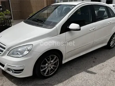 Usado Mercedes B180 109 CV (80 kW) 2011 Blanco Utilitario