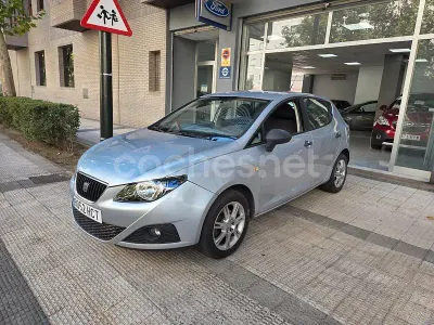 Usado Seat Ibiza Copa 85 CV (62 kW) 2011 Gris / plata Berlina
