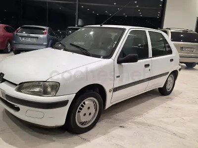 Usado Peugeot 106 60 CV (44 kW) 1997 Blanco Utilitario