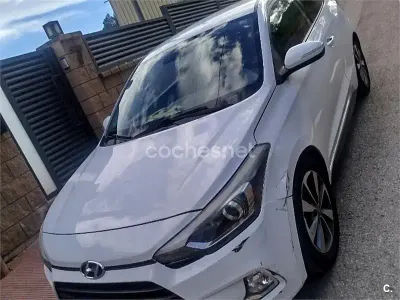 Usado Hyundai i20 84 CV (61 kW) 2016 Blanco Berlina