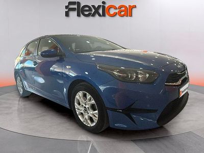 Usado Kia Ceed 101 CV (74 kW) 2022 Azul Utilitario