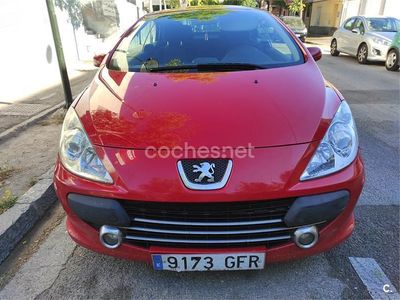 Usado Peugeot 307 CC 110 CV (80 kW) 2008 Rojo Descapotable
