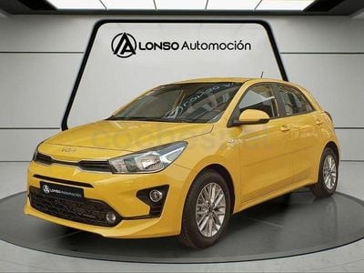Usado Kia Rio 84 CV (61 kW) 2023 Amarillo Berlina