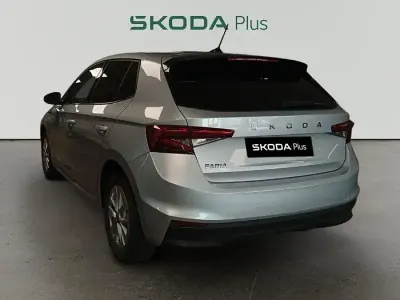 Usado Skoda Fabia Selection 95 CV (69 kW) 2025 Gris/plata Utilitario