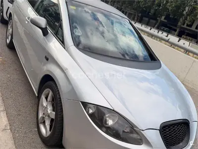 Usado Seat Leon Sport 105 CV (77 kW) 2008 Gris / plata Utilitario