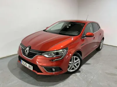 Usado Renault Mégane GrandTour LIMITED 110 CV (80 kW) 2016 Rojo Familiar