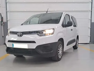 Usado Toyota Proace City City 102 CV (75 kW) 2024 Blanco Monovolumen