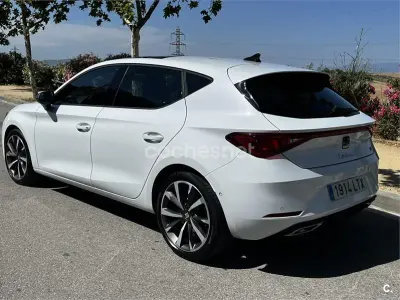 Usado Seat Leon ST FR 150 CV (110 kW) 2021 Blanco Familiar