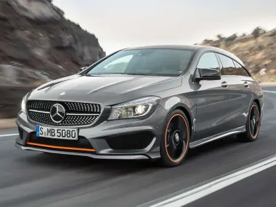 Usado Mercedes CLA180 Shooting Brake 122 CV (89 kW) 2018 Blanco Familiar