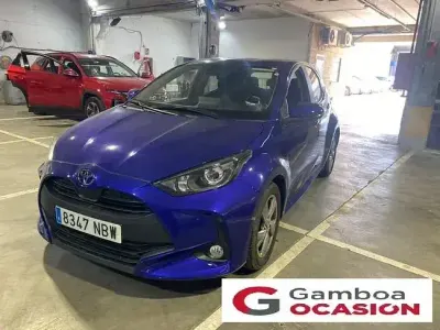 Usado Toyota Yaris Active 116 CV (85 kW) 2025 Azul Utilitario