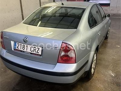 Gris / plata Usado 2004 VW Passat Edition Berlina | 3300 € (Precio justo)