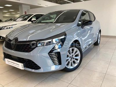 Gris / plata Usado 2025 Renault Clio V Evolution Berlina | 19.150 € (Un poco caro)