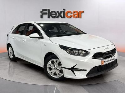 Usado Kia Ceed 101 CV (74 kW) 2022 Blanco Utilitario