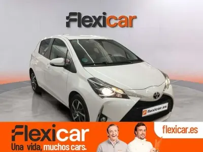 Usado Toyota Yaris Active 111 CV (81 kW) 2020 Blanco Utilitario