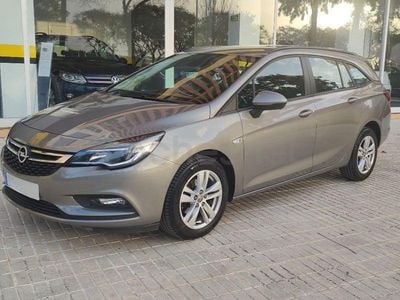 Usado Opel Astra Selective 110 CV (80 kW) 2017 Gris / plata Familiar