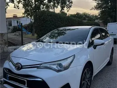 Usado Toyota Avensis Advance 143 CV (105 kW) 2016 Blanco Familiar