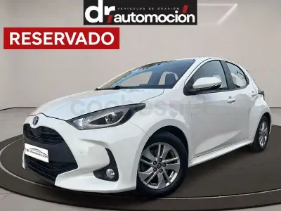 Usado Toyota Yaris Hybrid Business Edition 116 CV (85 kW) 2023 Blanco Berlina