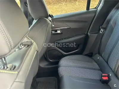 Usado Peugeot 208 Active 100 CV (73 kW) 2023 Blanco Utilitario
