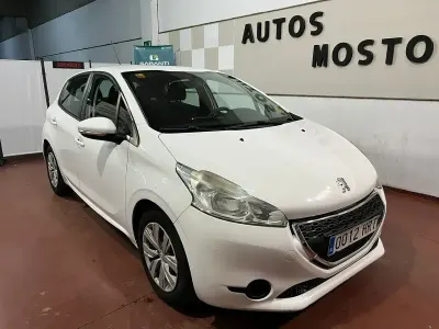 Usado Peugeot 208 Allure 68 CV (50 kW) 2013 Blanco Utilitario
