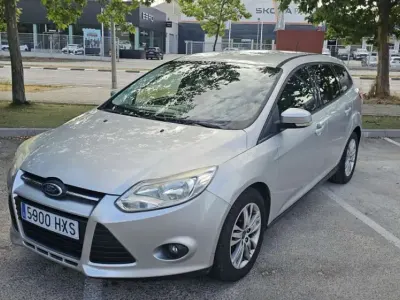 Usado Ford Focus Trend 125 CV (91 kW) 2014 Gris Utilitario