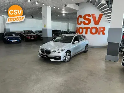 Usado BMW 118 150 CV (110 kW) 2021 Gris / plata Berlina