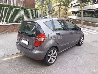 Usado Mercedes A180 116 CV (85 kW) 2010 Gris / plata Monovolumen