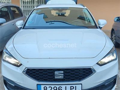 Usado Seat Leon Style 150 CV (110 kW) 2021 Blanco Familiar