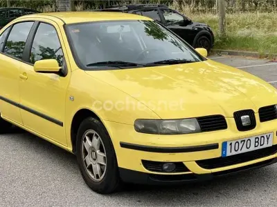 Usado Seat Leon 110 CV (80 kW) 2001 Amarillo Utilitario
