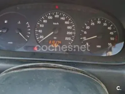 Usado Renault Scénic Authentique 120 CV (88 kW) 2003 Blanco Monovolumen