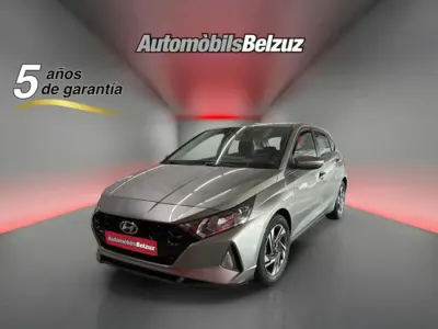 Usado Hyundai i20 100 CV (73 kW) 2021 Gris Utilitario