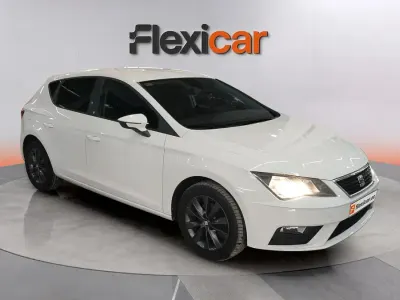 Usado Seat Leon Style 131 CV (96 kW) 2018 Blanco Berlina