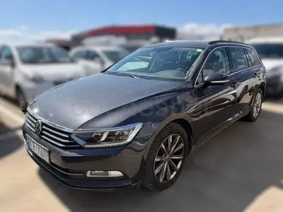 Usado VW Passat Advance 150 CV (110 kW) 2019 Gris / plata Familiar