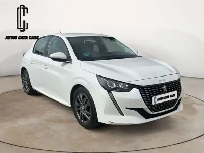 Usado Peugeot 208 Active 102 CV (75 kW) 2021 Blanco Utilitario