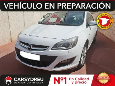 Usado Opel Astra Excellence 110 CV (80 kW) 2014 Blanco Berlina