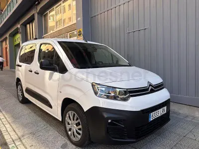 Usado Citroën Berlingo Feel 102 CV (75 kW) 2021 Blanco Monovolumen