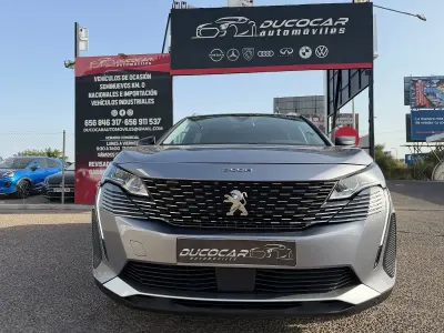 Usado Peugeot 5008 Allure 130 CV (95 kW) 2022 Gris SUV