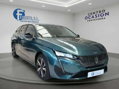 Usado Peugeot 308 SW Allure 131 CV (96 kW) 2023 Verde Familiar