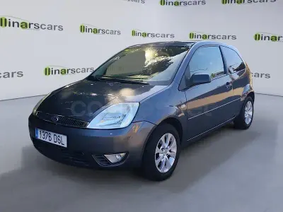 Usado Ford Fiesta Trend 68 CV (50 kW) 2005 Gris / plata Utilitario