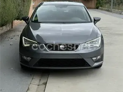 Usado Seat Leon FR 150 CV (110 kW) 2014 Gris / plata Berlina