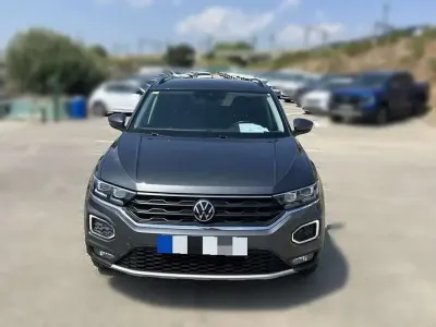 Usado VW T-Roc Advance 116 CV (85 kW) 2021 Gris SUV