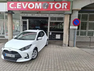Usado Toyota Yaris 125 CV (91 kW) 2023 Blanco Utilitario