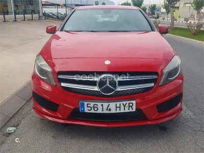 Usado Mercedes A200 AMG line 136 CV (100 kW) 2014 Rojo Utilitario
