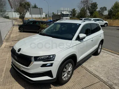 Usado Skoda Karoq Ambition 150 CV (110 kW) 2022 Blanco SUV